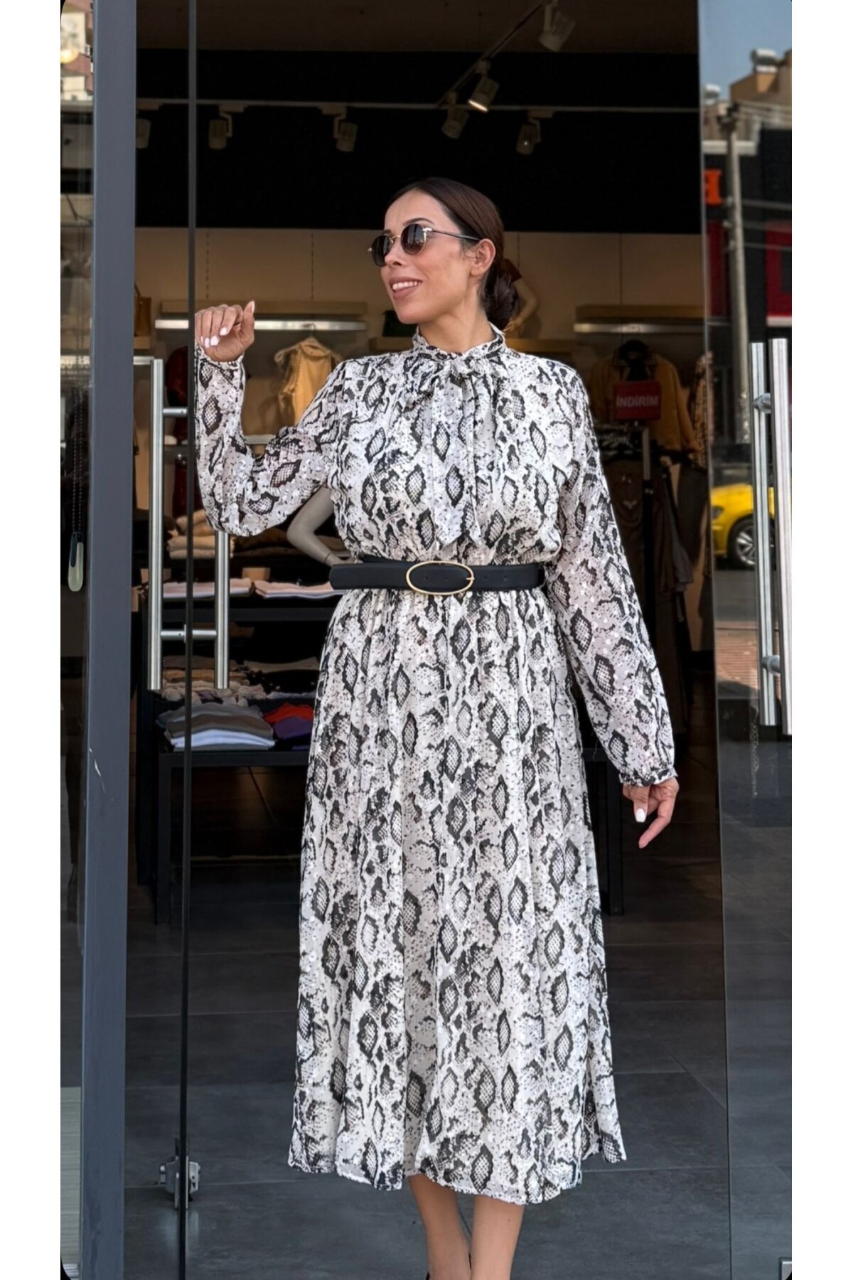 Kadın Midi Boy Yılan Desenli Beli Kemerli Boyundan Bağlamalı Elbise