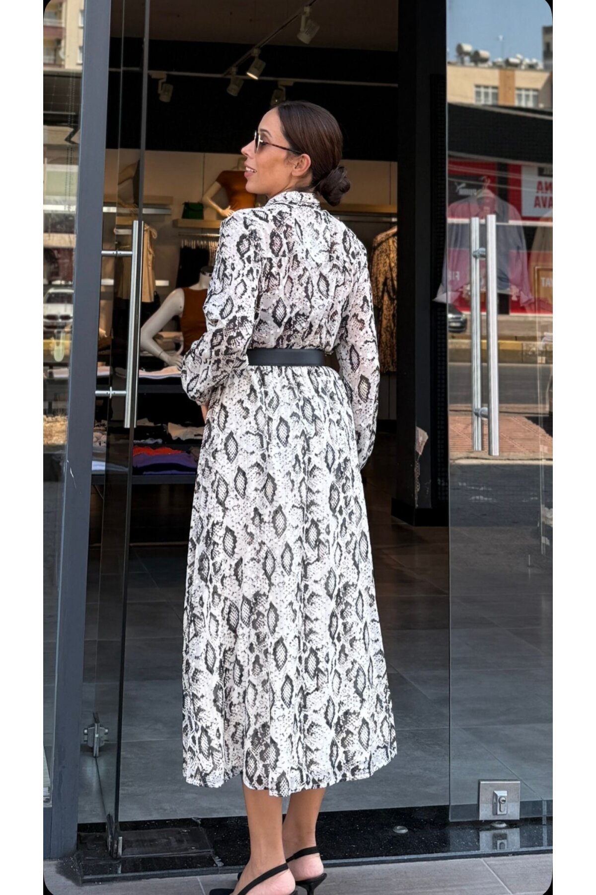 Kadın Midi Boy Yılan Desenli Beli Kemerli Boyundan Bağlamalı Elbise