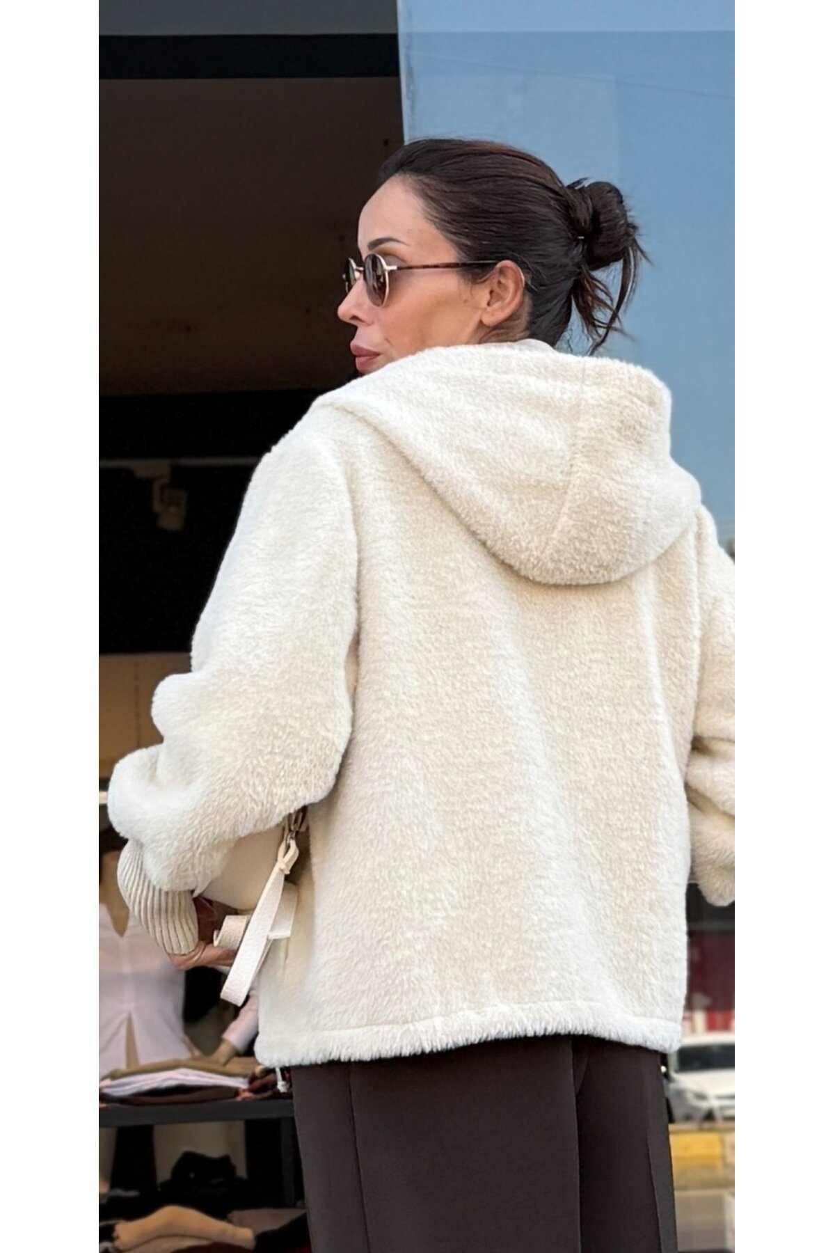 Kadın Önden Fermuarlı Kopşonlu Peluş Mont