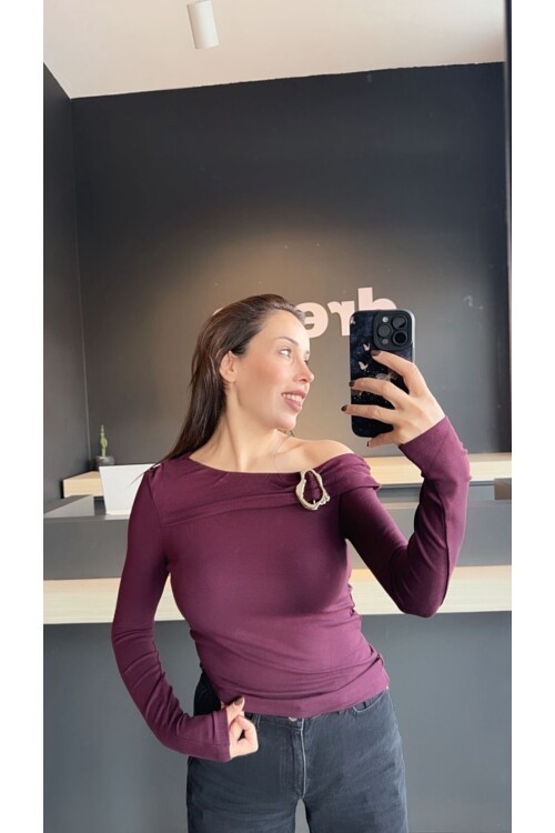 Kadın Omuz Dekolteli Broş Detaylı Body